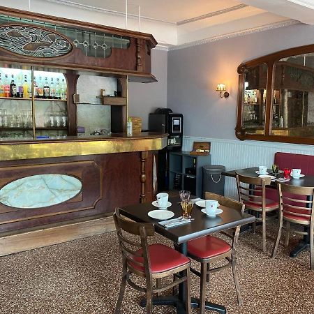 Hotel-Restaurant Les Trois Maures Verdun-sur-le-Doubs Ngoại thất bức ảnh